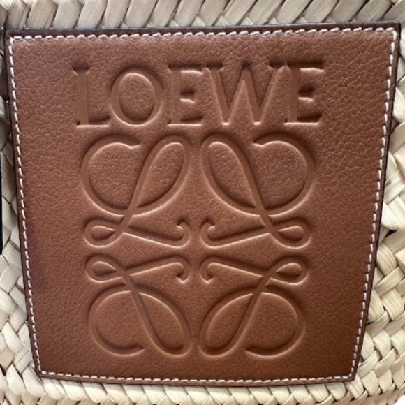 Loewe x Paula’s Ibiza Basket Bag in Palm Leaf with Leather Handles - Picture 16 of 16